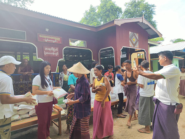 Mandalay Medical service မှ ပြုလုပ်တဲ့ ဖေးမကူညီ ရေဘေးဆီ Project   အမှတ်တရ ပုံလေးများ